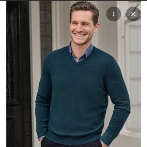 Deep River Trading Company Dark Green V Neck Cashmere Sweater. Mens Size L